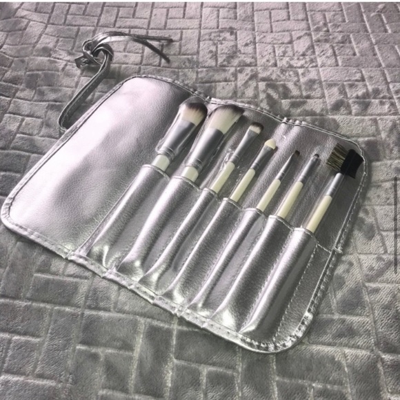 🪞 NEW 7 piece makeup brush glam set with silver roll up pouch - Picture 8 of 11